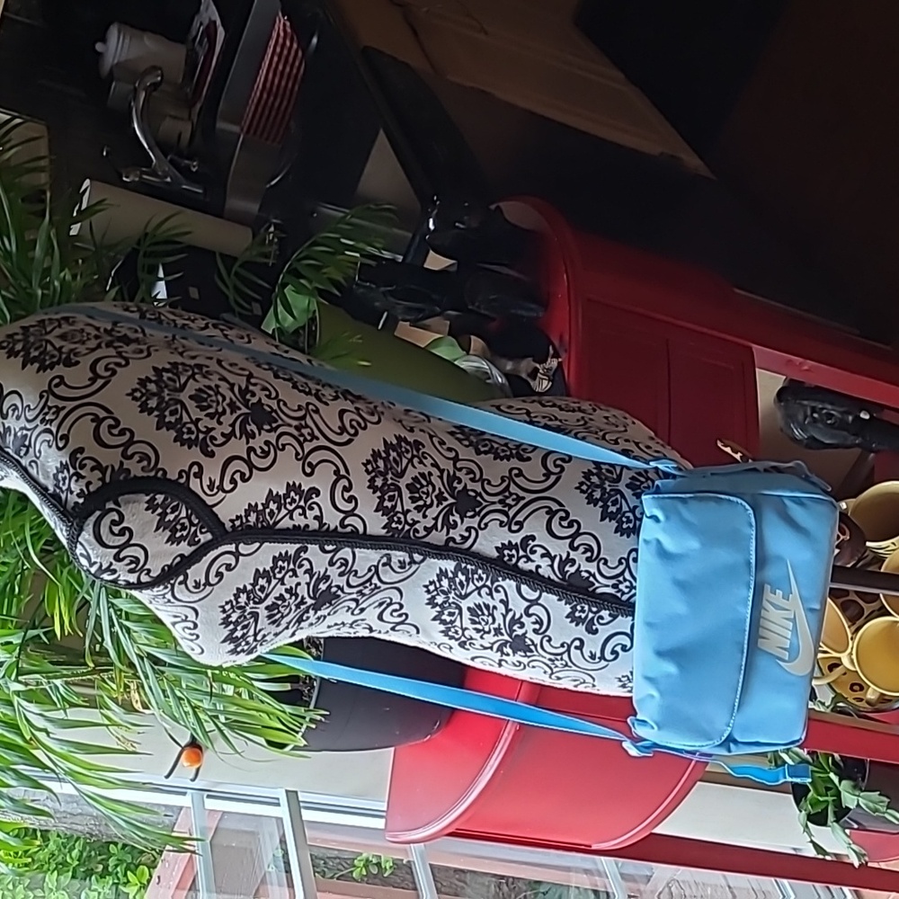 Nike Futura Crossbody Bag - Picture 2 of 14